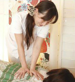 骨盤矯正、整体で痛みがひどい部位を整え、姿勢を矯正